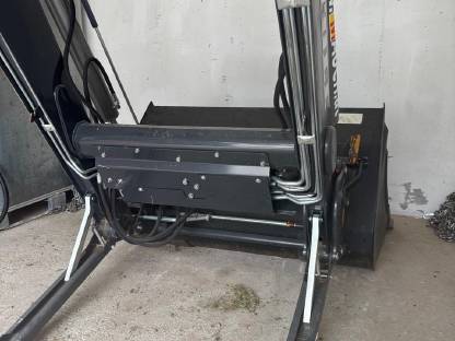 Bild 4:Frontlader Stoll Profiline FZ 10