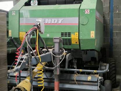Bild 2:Rundballenpresse Fendt 2900v