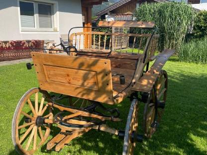 Bild 4:Restaurierte Holzkutsche