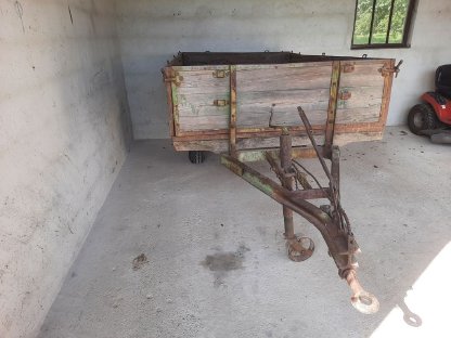 Bild 2:Traktoranhänger