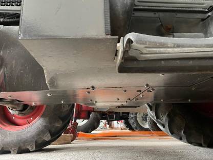 Bild 2:Forst Unterbodenschutz Fendt 300 Vario Typ 339