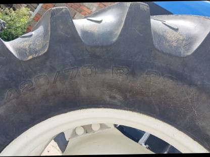 Bild 3:Traktorreifen