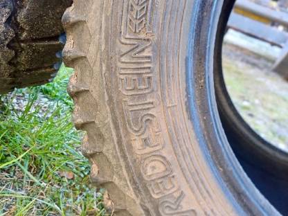 Bild 6:Reifen für Radlader und Traktoren