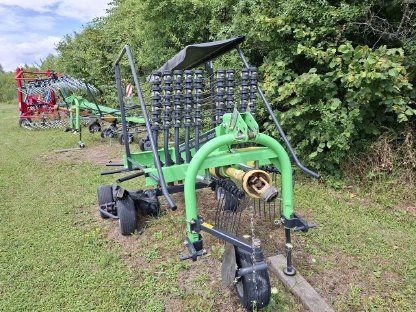 Bild 2:Deutz Schwader 3921