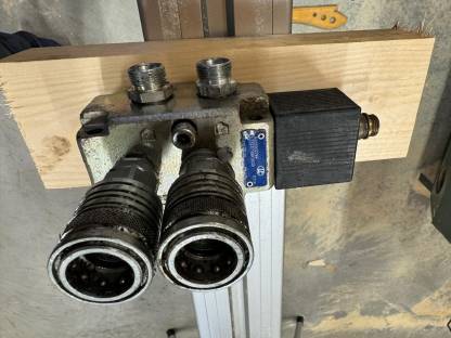 Bild 3:3 Funktion 12 V für Frontlader