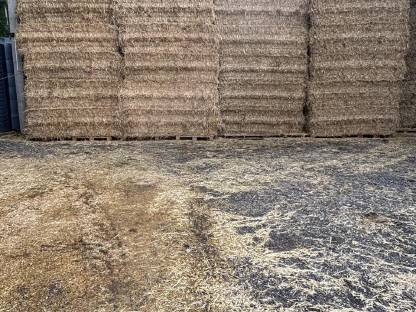 Bild 2:Stroh in Quaderballen, Ernte 2025