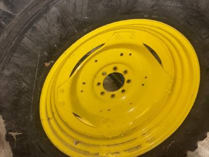 Bild 3:Kommunalreifen 480/80/R34