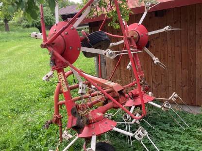 Bild 3:Kreisler Heuwender Pöttinger HIT 47