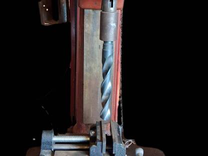 Bild 2:Große Ständerbohrmaschine