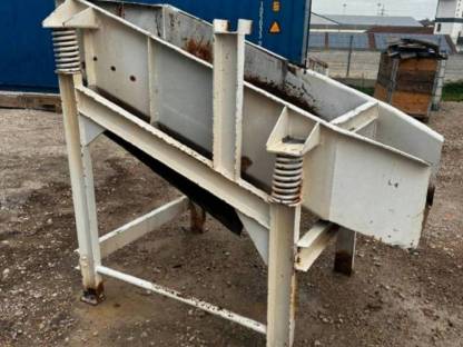 Bild 2:Siebmaschine Vibrationssieb Erde Sand Kompost