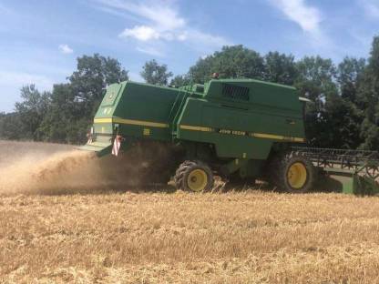 Bild 2:John Deere Mähdrescher 2064 HM