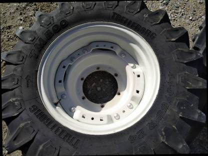 Bild 2:Kompletträder Trelleborg TM800