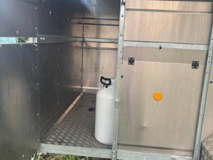 Bild 3:Nugent L4318 T Viehanhänger