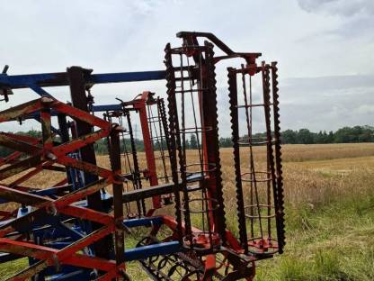 Bild 5:Starre Zinkenegge, Egge