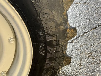 Bild 5:Traktorreifen