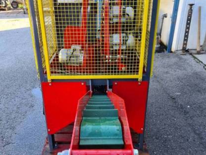 Bild 5:Erme CRF 13 Knoblauch-, Wurzel- und Stängelschneidemaschine