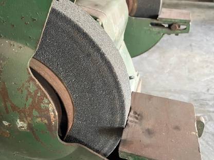 Bild 6:Industrie-Schleifbock FFD