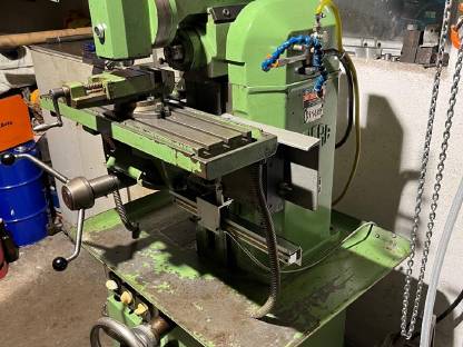 Bild 2:Fräsmaschine Acira F3