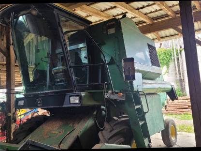 Bild 4:Mähdrescher John Deere 1075