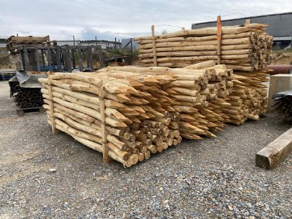 Bild 6:Akazienpfähle