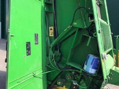 Bild 9:Rundballenpresse John Deere 550