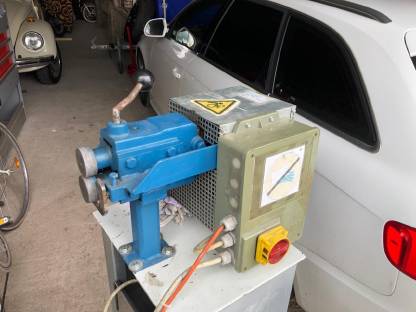 Bild 2:Bördelmaschine