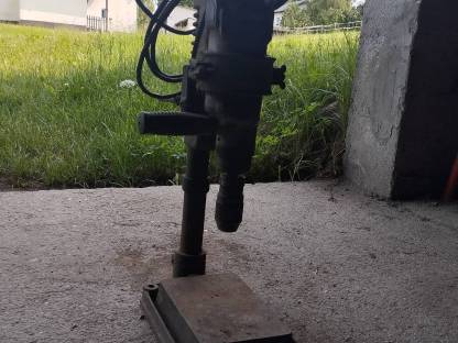 Bild 3:Ständerbohrmaschine Perles