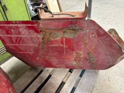 Bild 2:Kotflügel Steyr Plus 1100