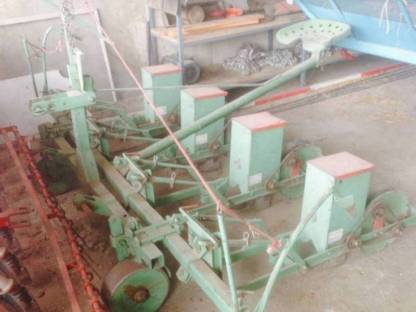 Bild 3:4-reihige Maissetzmaschine