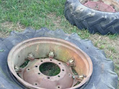 Bild 3:Felgen für International 624 (14.9-30 AS)