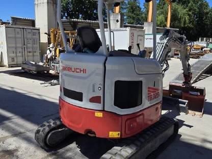 Bild 4:Takeuchi TB325R
