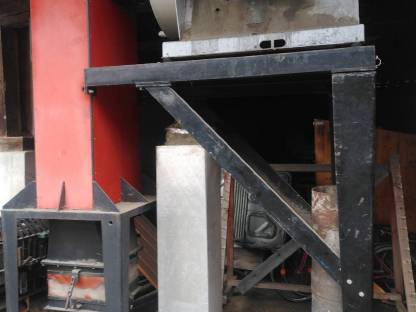 Bild 2:Multizyklon mit Rauchgasventilator