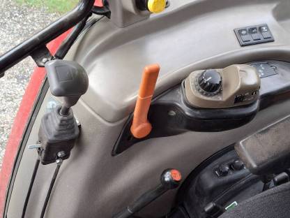 Bild 9:Case JXU 85 mit Frontlader