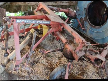 Bild 5:Kreiselschwader Pöttinger 321, Kreiselheuer Deutz Fahr