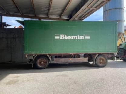 Bild 2:Viehanhänger für Traktor