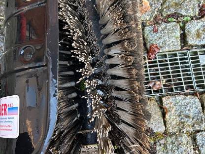 Bild 5:Tielbürger Anbau-Kehrmaschine TK 520