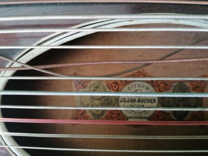 Bild 2:Alte Instrumente