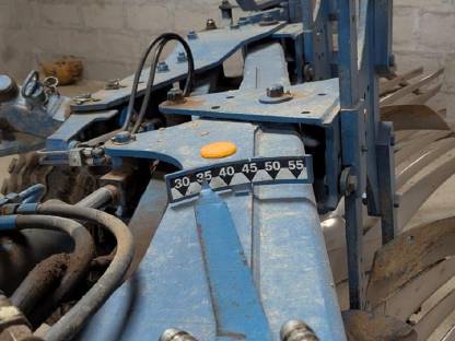 Bild 3:Verkaufe einen 4 schar Vario Wendepflug