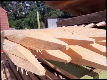 Holzpflöcke in verschiedenen Längen, Stärken mit Spitz