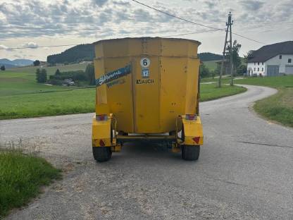 Bild 3:Futtermischwagen