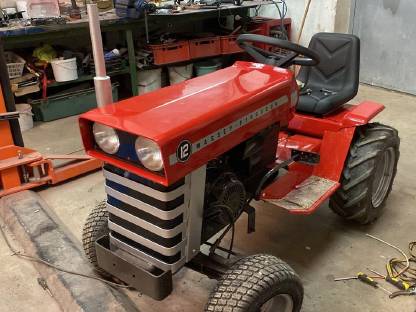 Massey Ferguson 12