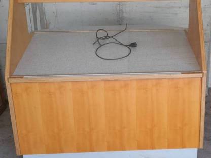 Bild 3:Verkaufsvitrine Vitrine Brot Gemüse