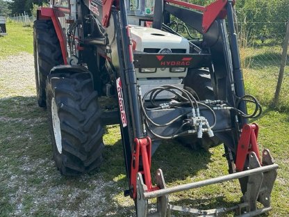 Steyr 8065 A Allradtraktor mit Frontlader