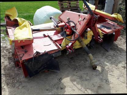 Bild 2:Pöttinger Frontmähwerk 306 ED