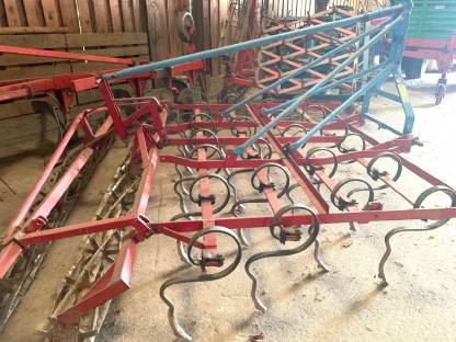 Bild 2:Feingrubber Kultivator RAU