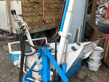 Bild 2:Rundballenabwickler