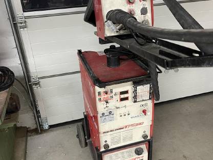 Bild 6:Fronius TPS 330 mit Push/Pull Schlauchpaket