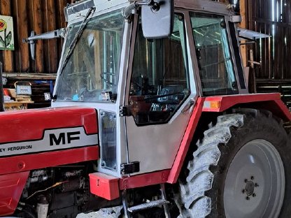 Bild 2:Agrarfahrzeug Massey Ferguson 284s