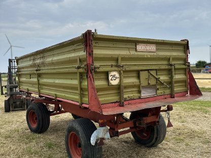Bild 3:Bergmann 8t Dreiseitenkipper Kipper Anhänger D110 130