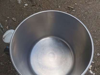 Bild 6:Rohrmelkanlage DeLaval mit Kühlaggregat und 300 l Milchtank